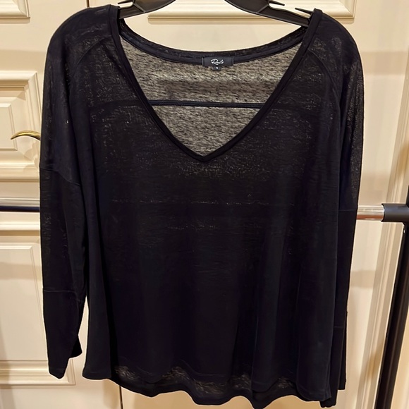 Rails v neck boxy tee. Size small. Like new. Worn maybe once. - Picture 1 of 7
